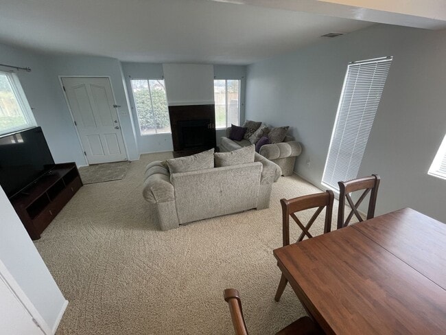 Building Photo - Condo in Stallion Springs!