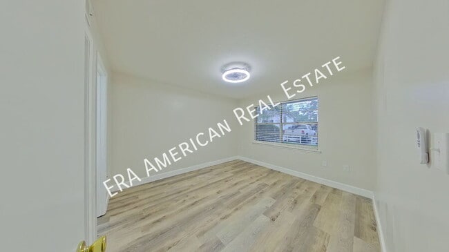 Building Photo - 613 Colonial Dr