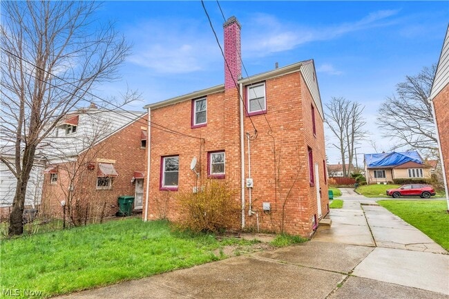 Building Photo - 21206 Hillgrove Ave