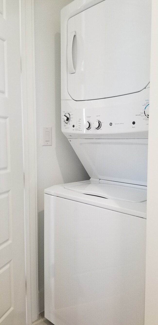 Building Photo - 6104 Ponca St