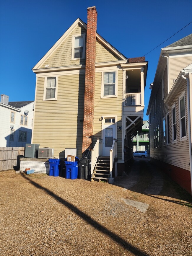 Building Photo - 436 Dinwiddie St