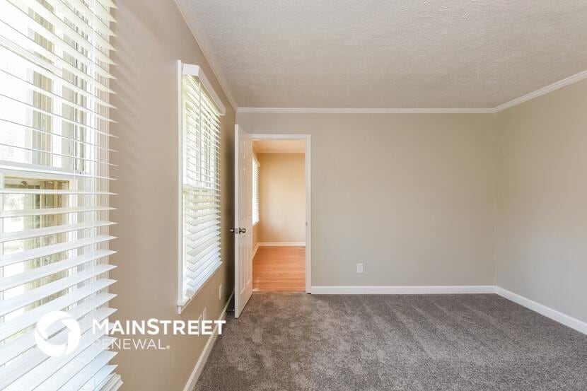 Building Photo - 5613 Woodland Dr