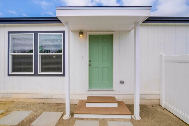 Building Photo - San Diego La Mesa Brand New 3 bed /2 bath ...