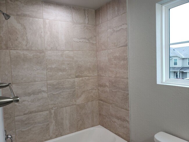 Building Photo - Townhome for rent