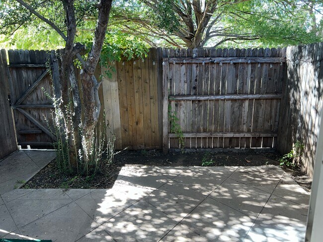 Building Photo - 3000 W Illinois Ave