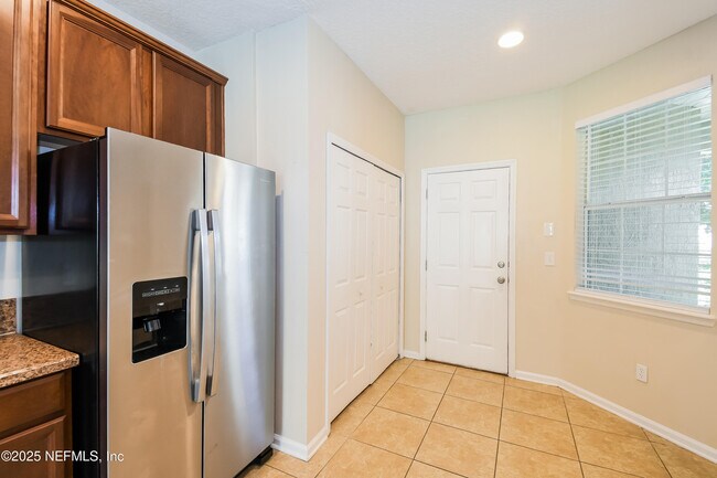 Building Photo - 3735 Creswick Cir