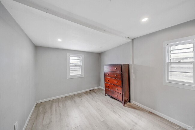 Building Photo - 158 Mohawk St