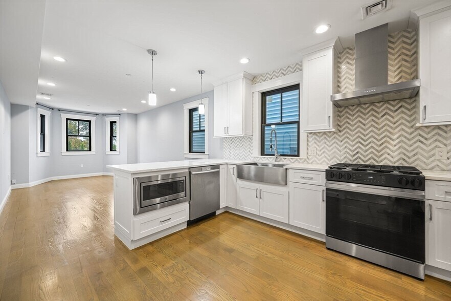 Building Photo - 225 E Eagle St