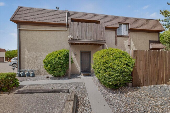 Building Photo - NE Affordable 2/BD 1/BA 1/CG 2nd Story NE Condo