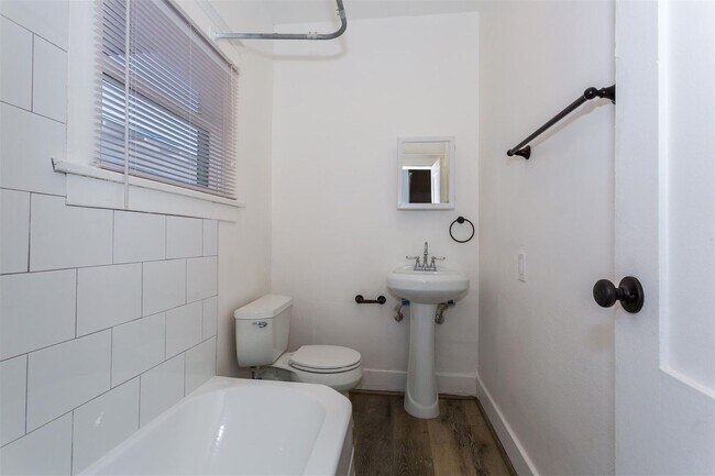 Building Photo - 727 Locust