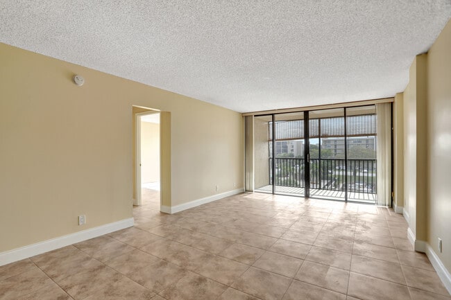 Building Photo - 3 Royal Palm Way