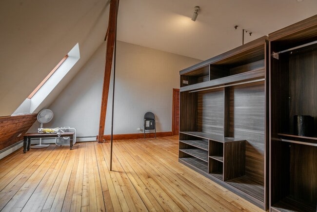 Building Photo - Charming Edgewood Studio – All Utilities Included | Washer & Dryer | April 1 Move-In