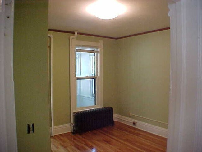 Building Photo - 1881 E Main St