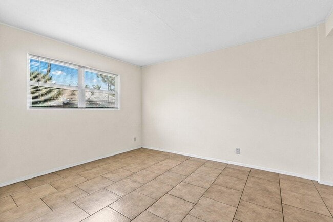 Building Photo - 712 Hansen St