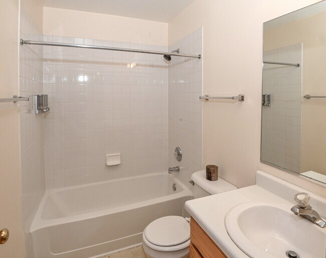 Building Photo - 162 Sherwood Ct