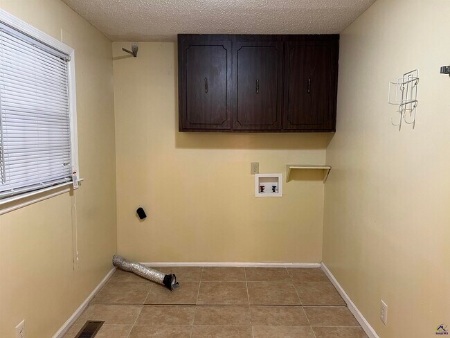 Building Photo - 3700 Dean Dr