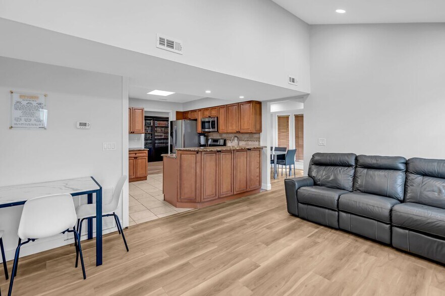 Building Photo - 6 Cattail Dr