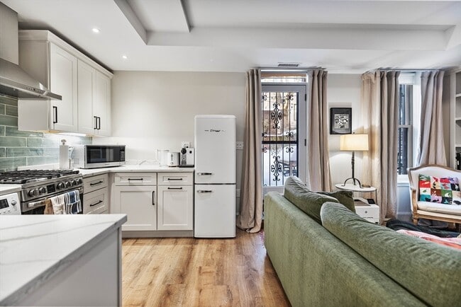 Building Photo - 93 Third St