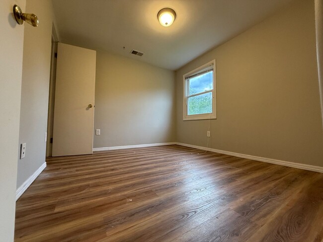 Building Photo - 4383 Porter Hollow Dr NE