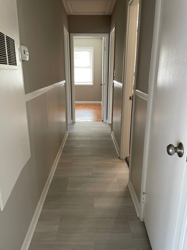 Center Hall - 3416 Grassfort Dr SW