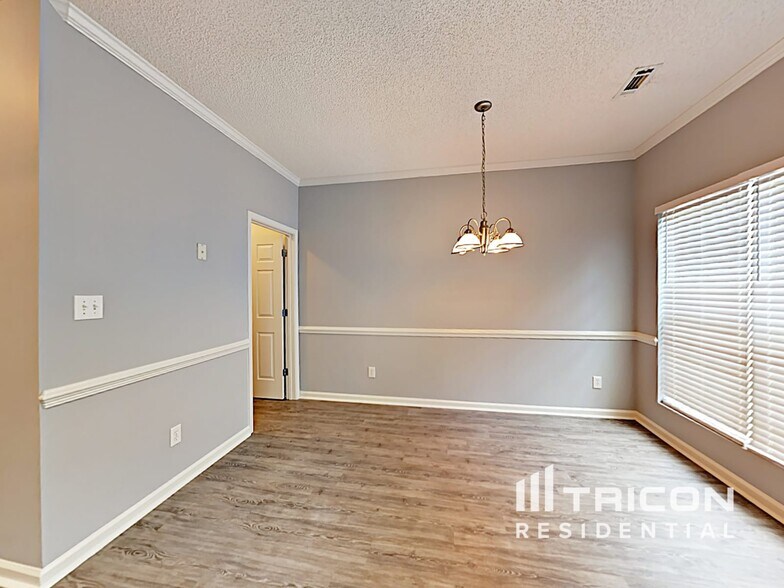 Building Photo - 5484 Sierra Tr