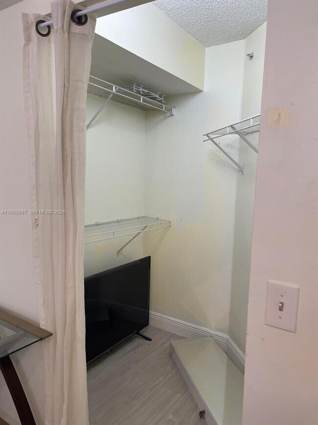 Building Photo - 150 NW 96th Ave