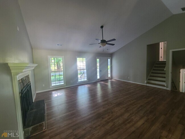 Building Photo - 127 Welcome Wood Dr