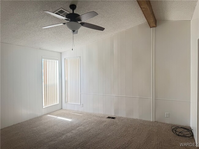 Building Photo - 615 Mead Ln