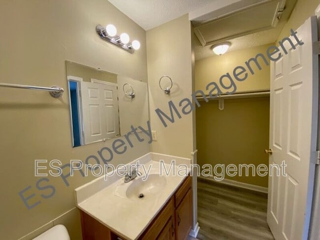 Building Photo - 4936 W Troy Ave