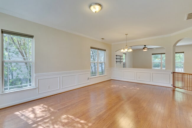 Building Photo - 127 Magnolia Dr