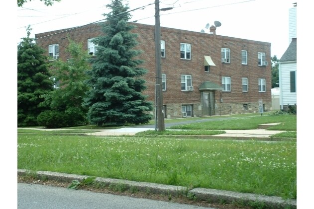 Primary Photo - 1844 - 1846 Solly Ave
