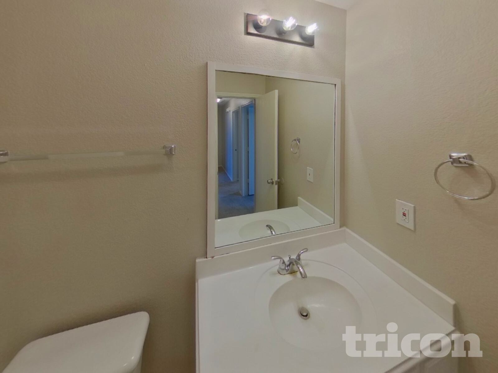 Building Photo - 1300 Pine Ln