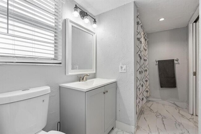 Building Photo - 1400 NE 57th Ct