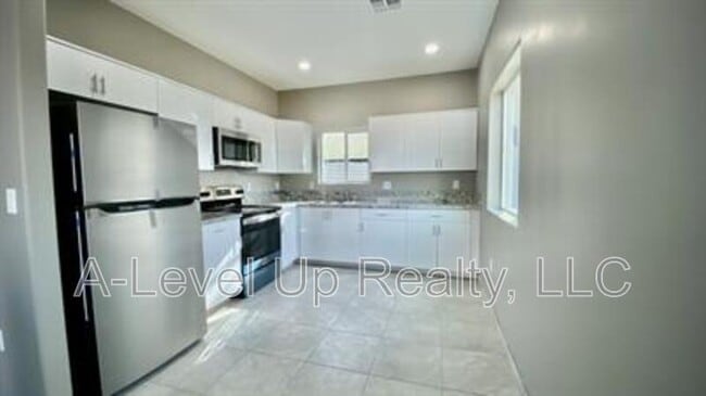 Building Photo - 1506 E 28th St