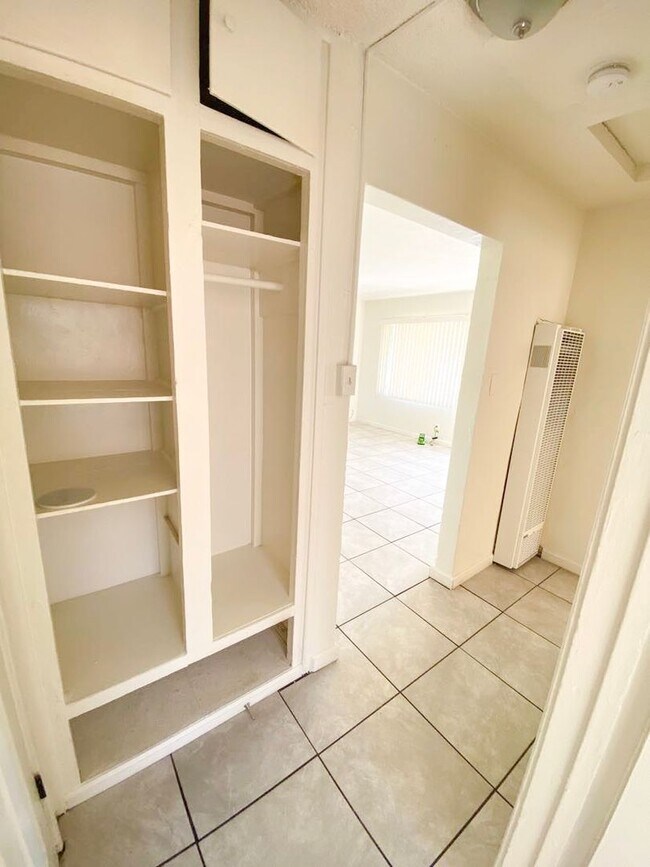 Building Photo - 3905 Huron St