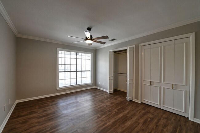 Building Photo - ALAMO HEIGHTS SCHOOL DISTRICT CONDO