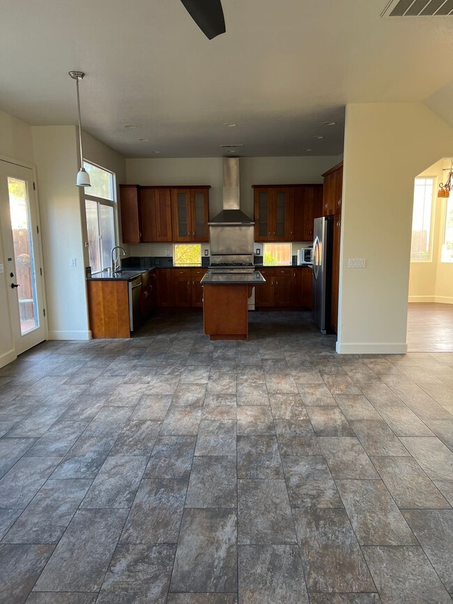 Building Photo - West Davis Four Bedroom Two Story Home ava...