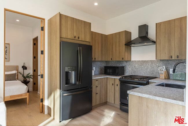 Building Photo - 1161 Stearns Dr