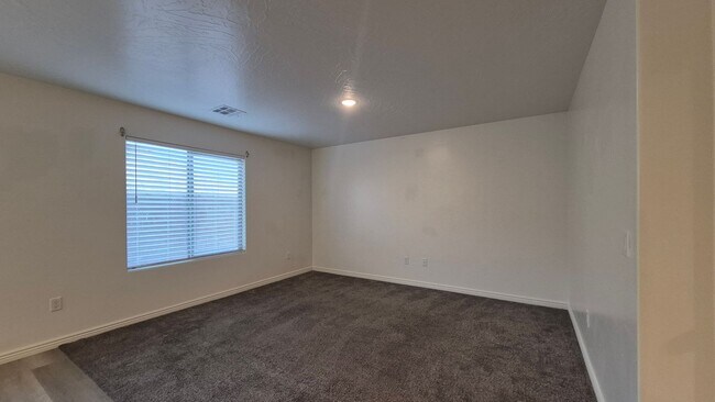 Building Photo - 1432 E Trilobite Dr