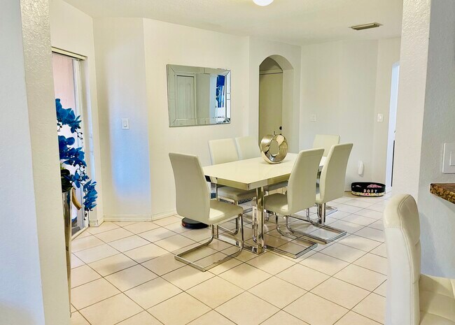 Building Photo - 16628 SW 47th Ter