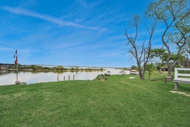 Building Photo - 17109 River Rd