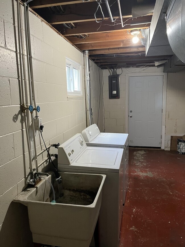 Building Photo - 606 Spartan Ave