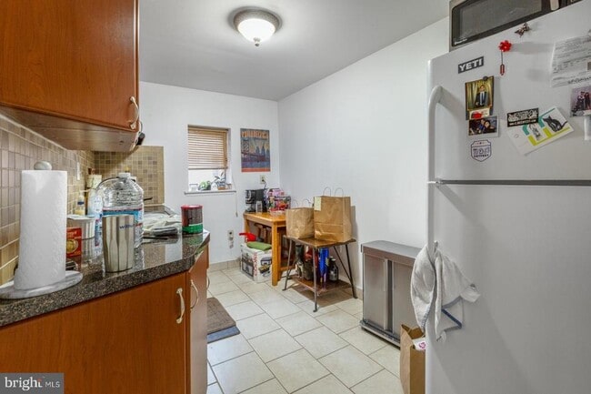 Building Photo - 821 Catharine St