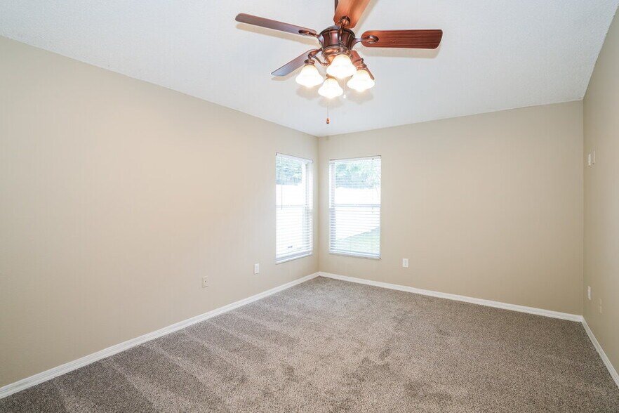 Building Photo - 402 Sonoma Dr