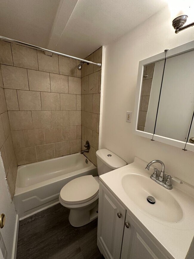 Building Photo - Newly renovated First floor 1 bedroom available