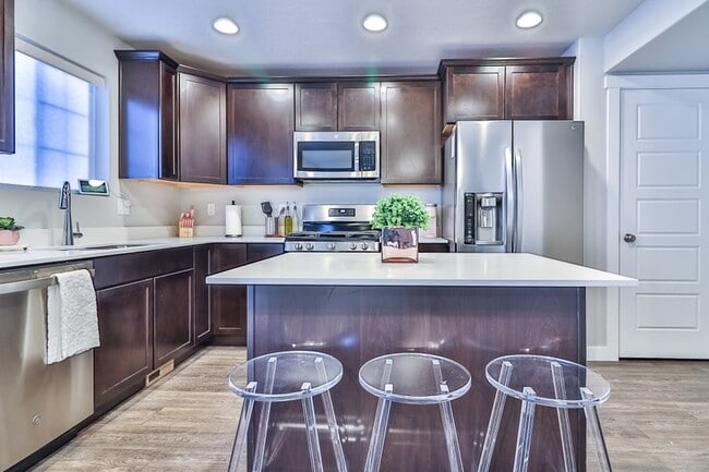 Building Photo - 1063 W Osprey Dr