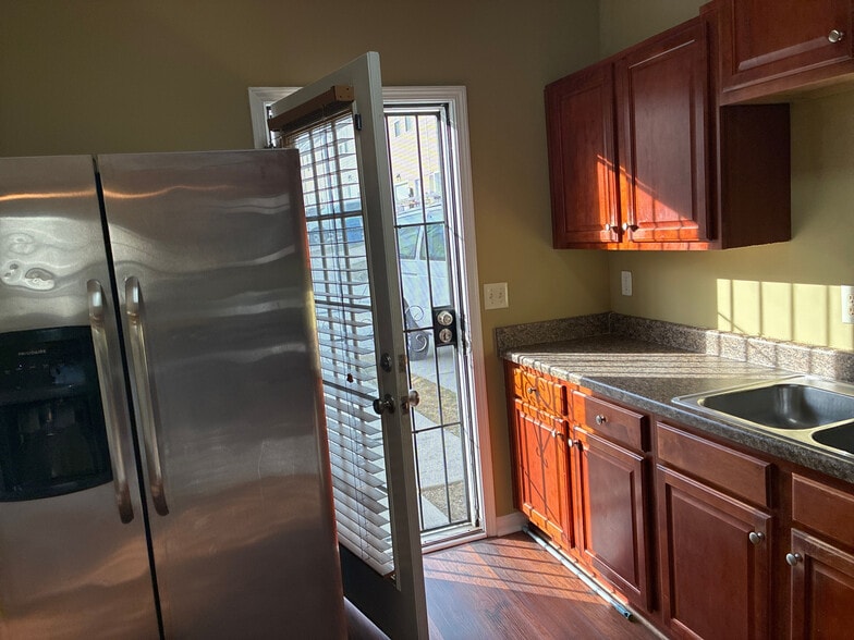 Building Photo - Room in Townhome on Olmadison Pl