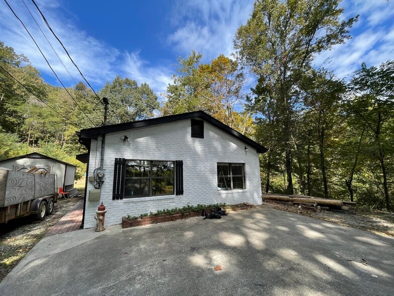 Building Photo - 9750 Owl Nest Rd