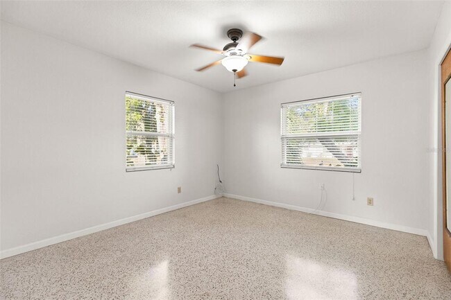 Building Photo - 885 James St