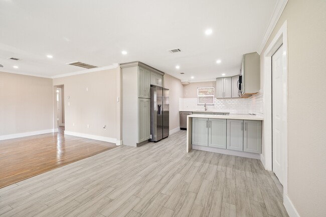 Building Photo - 2222 Peppermill Rd